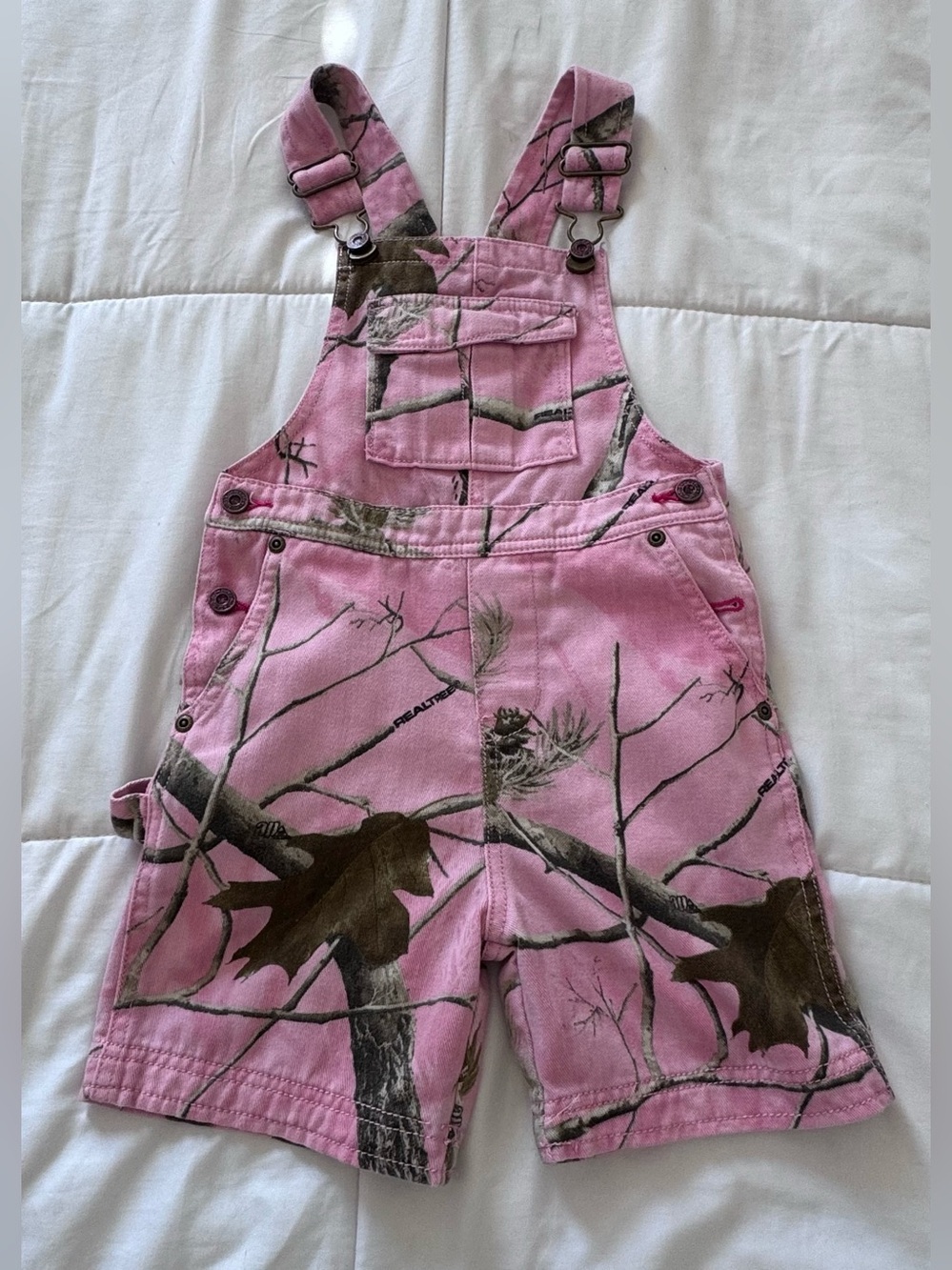 VINTAGE PINK REAL TREE PRINT
CABELA'S SHORTALLS (4T)
